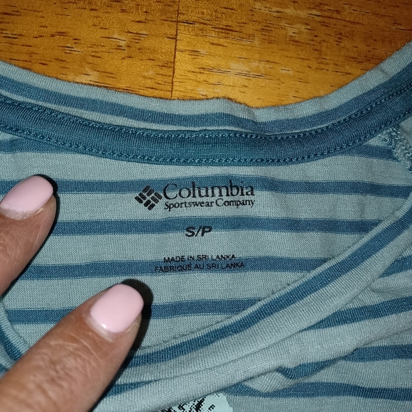 Columbia quarter-sleeve unbearable tee with stripes. GUC. Size Small. - Picture 3 of 5
